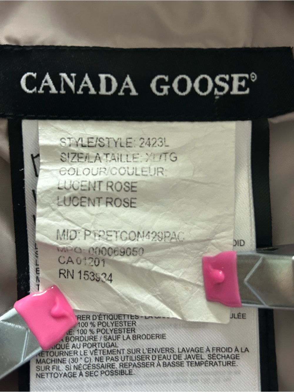 Canada Goose White Care Label with Red Tab Accents with small marks on sleeve. - Picture 4 of 7